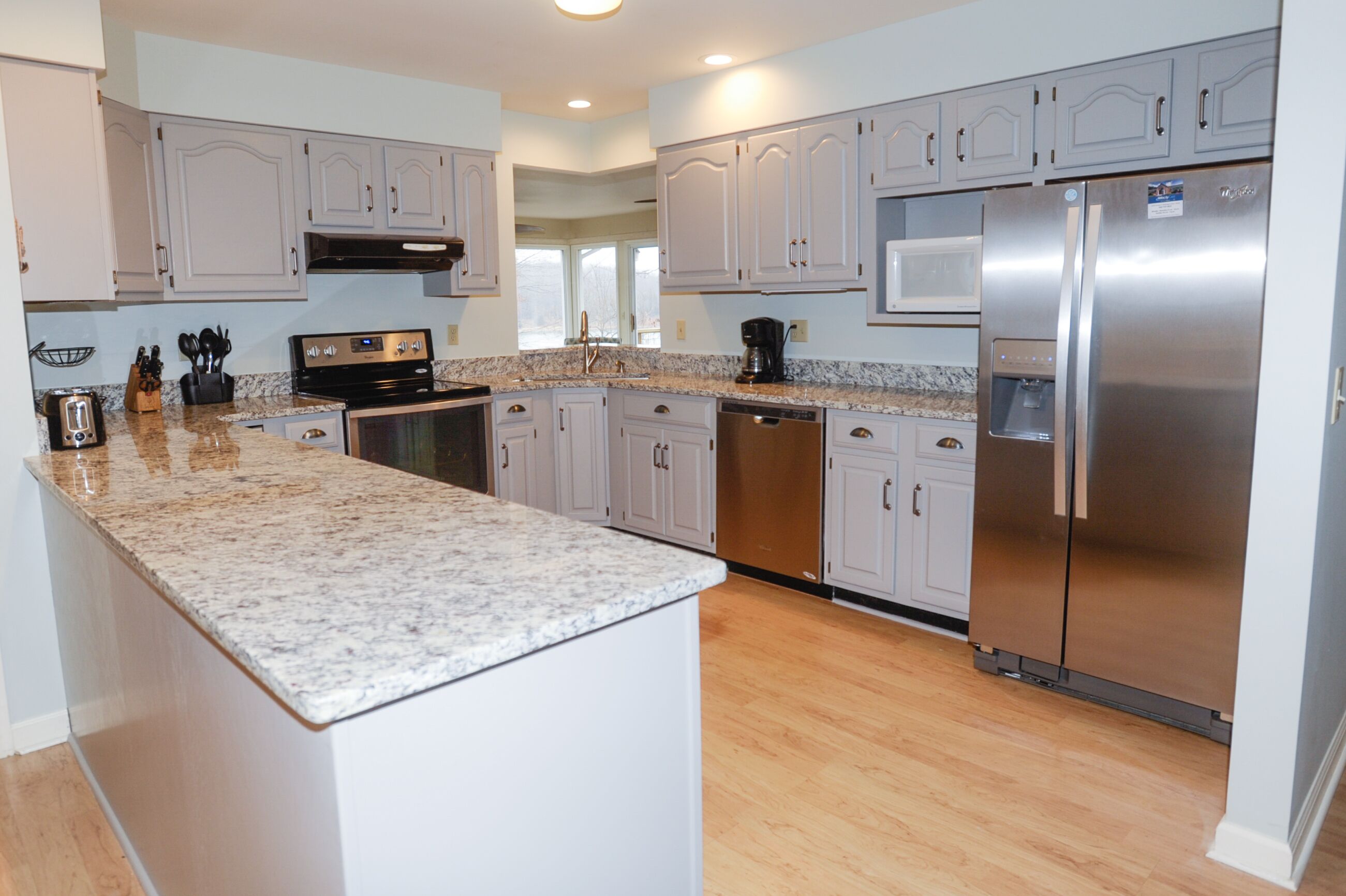 Lakefront Quiet Cove.  Rents Sun to Sun in the Summer. Kayaks/Paddleboards.