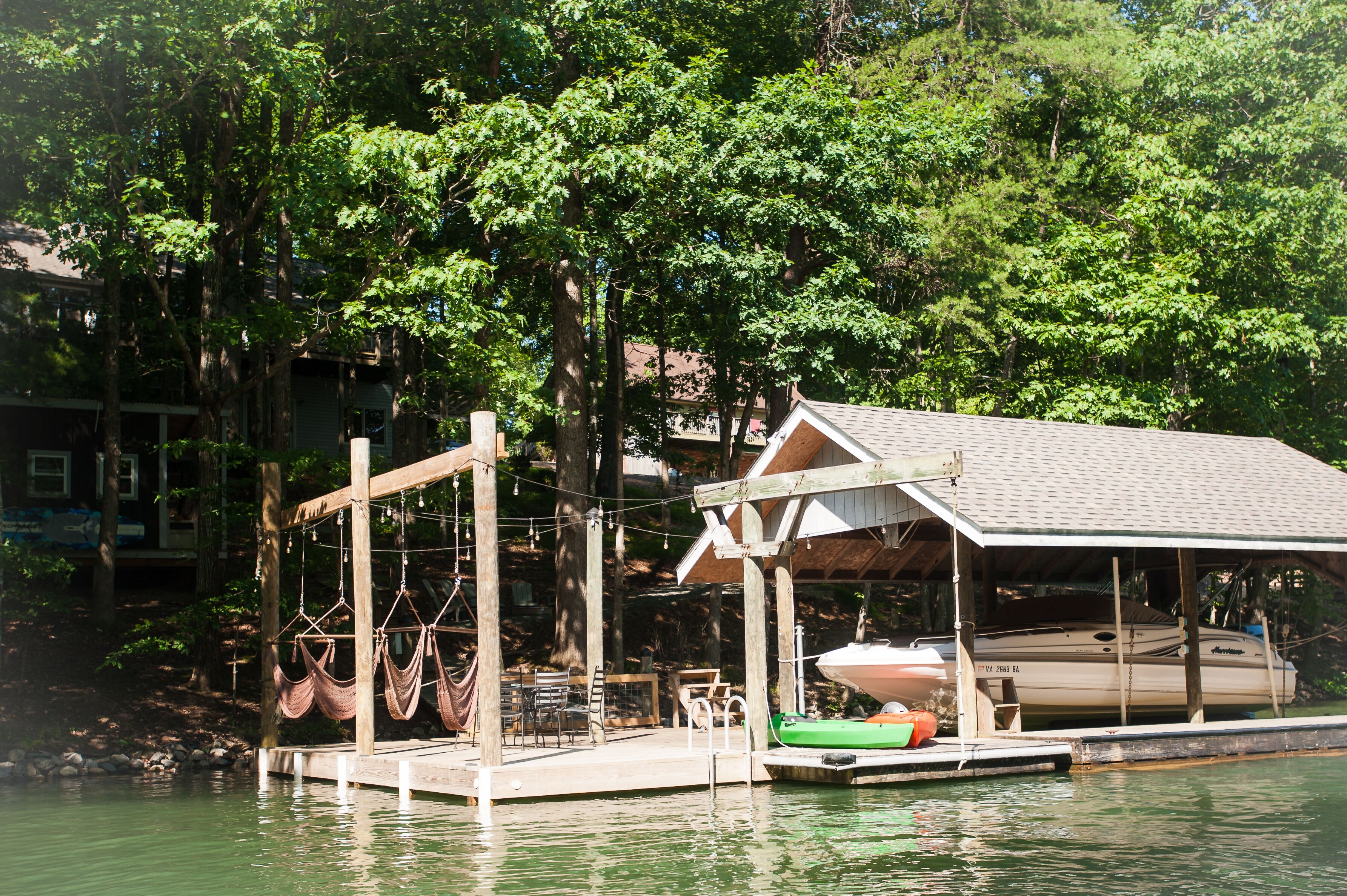 Lakefront Quiet Cove.  Rents Sun to Sun in the Summer. Kayaks/Paddleboards.