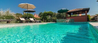 Authentic Istrian House - Family Apartment with saltwater pool - near Kamenjak