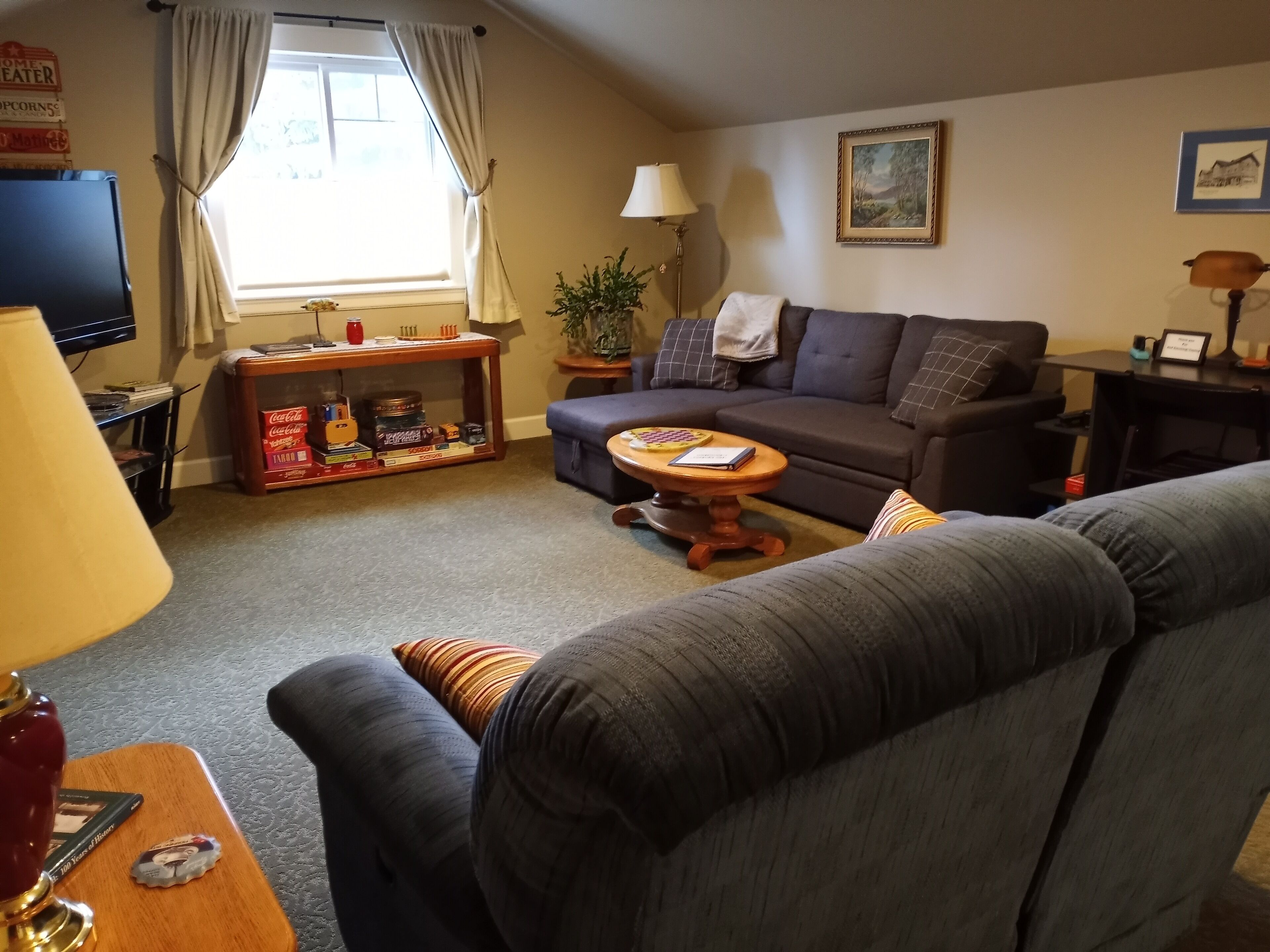 Visit Bend Oregon! Spacious and Comfortable! Pets OK!