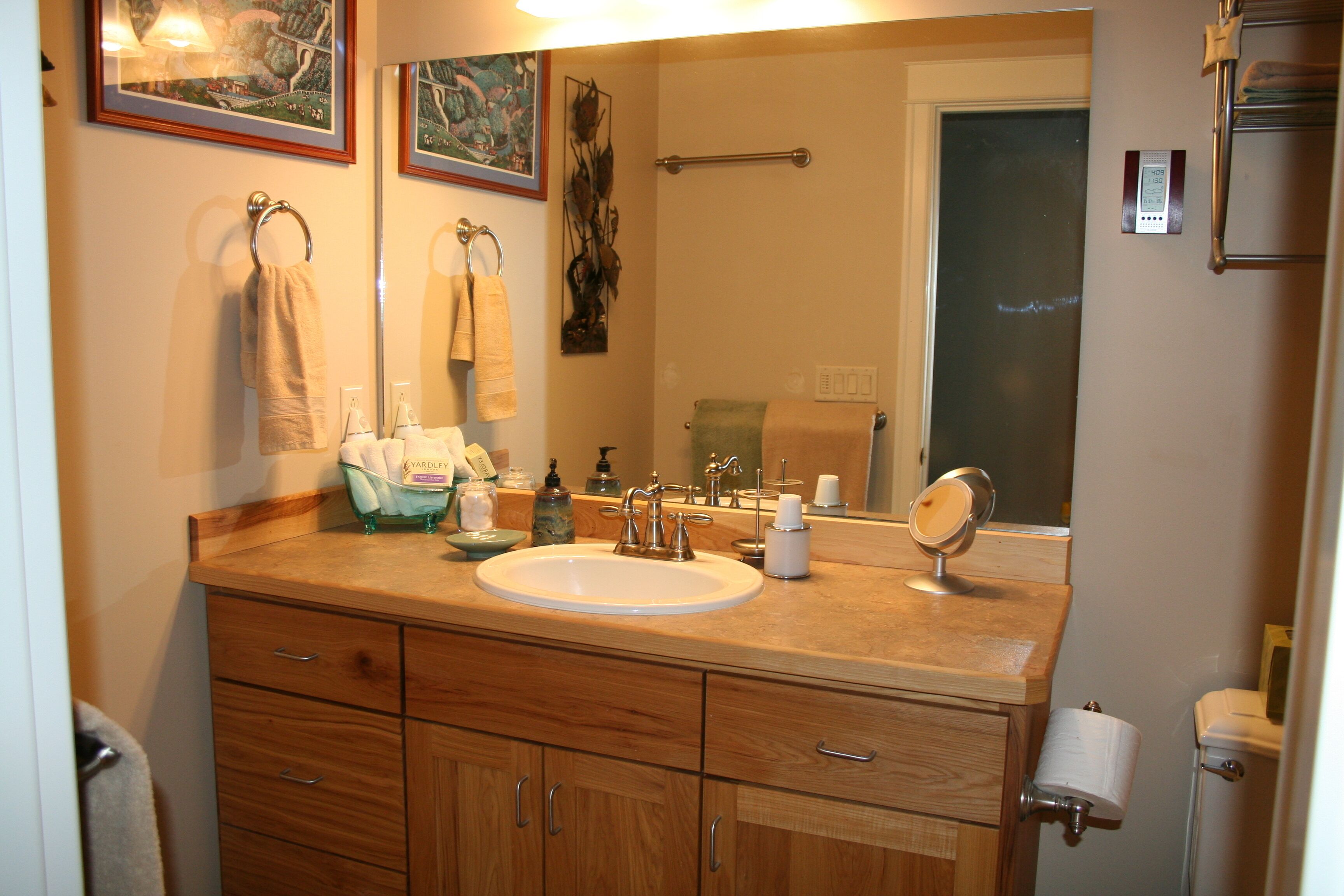 Visit Bend Oregon! Spacious and Comfortable! Pets OK!