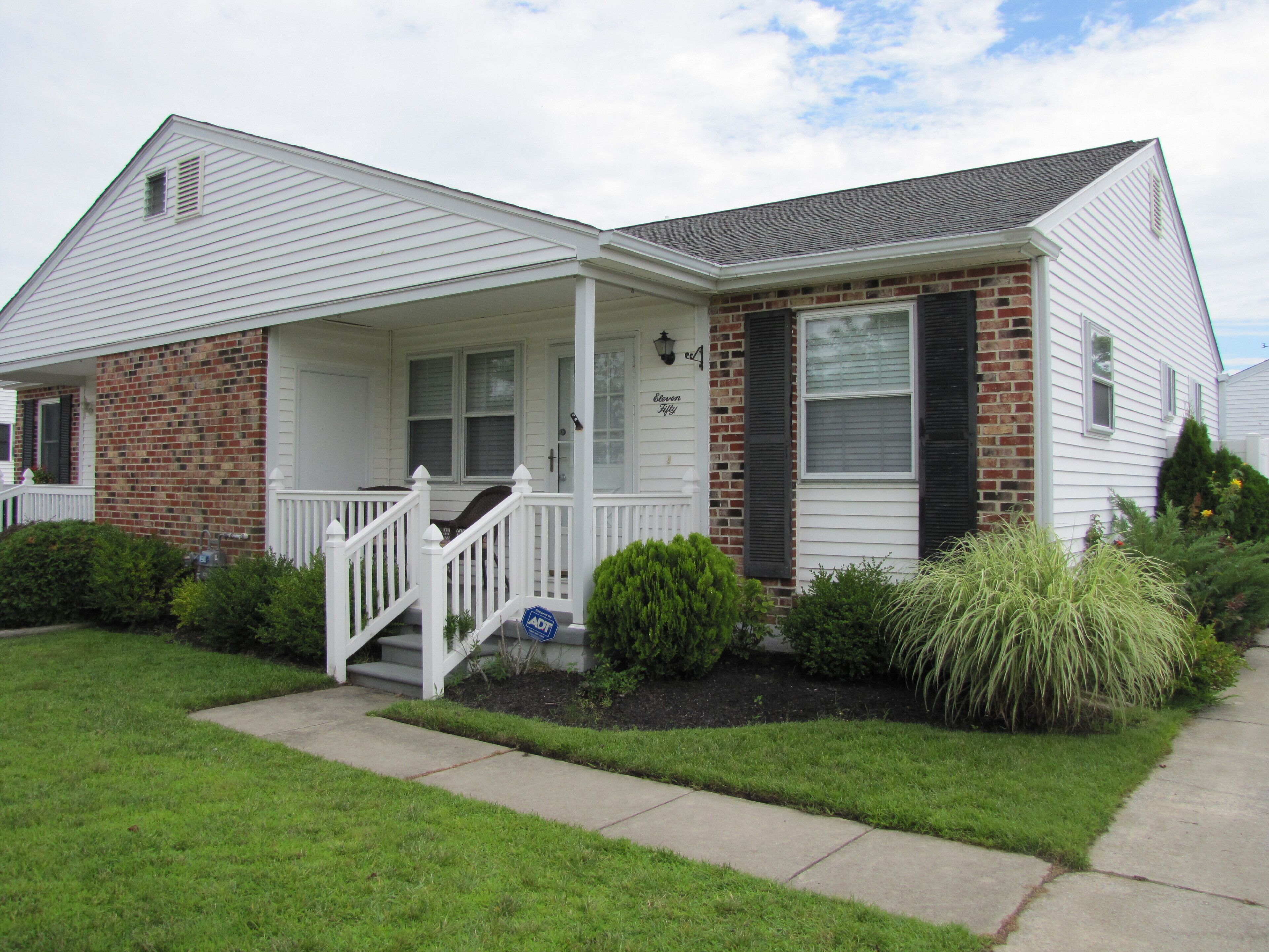 Fully Renovated 3 BR / 2 bath home - Now booking for 2024!