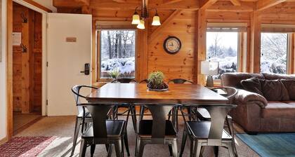 The Cabin At Killington: Unidad izquierda - ¡Cerca de todo! Gran casa de esquí para 12.