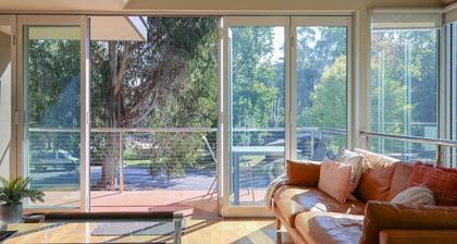 THE GLASS PINNACLE : Bright