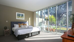 2 bedrooms, desk, free WiFi, bed sheets