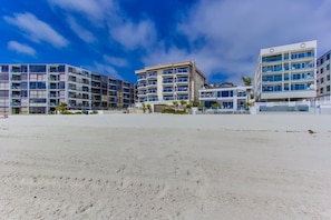 Exterior - Bayfront Balcony, beach access, parking, bikes (San Diego)