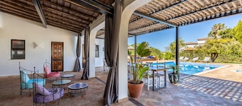Villa Vale a Pena, for up to 40 people, near Carvoeiro.