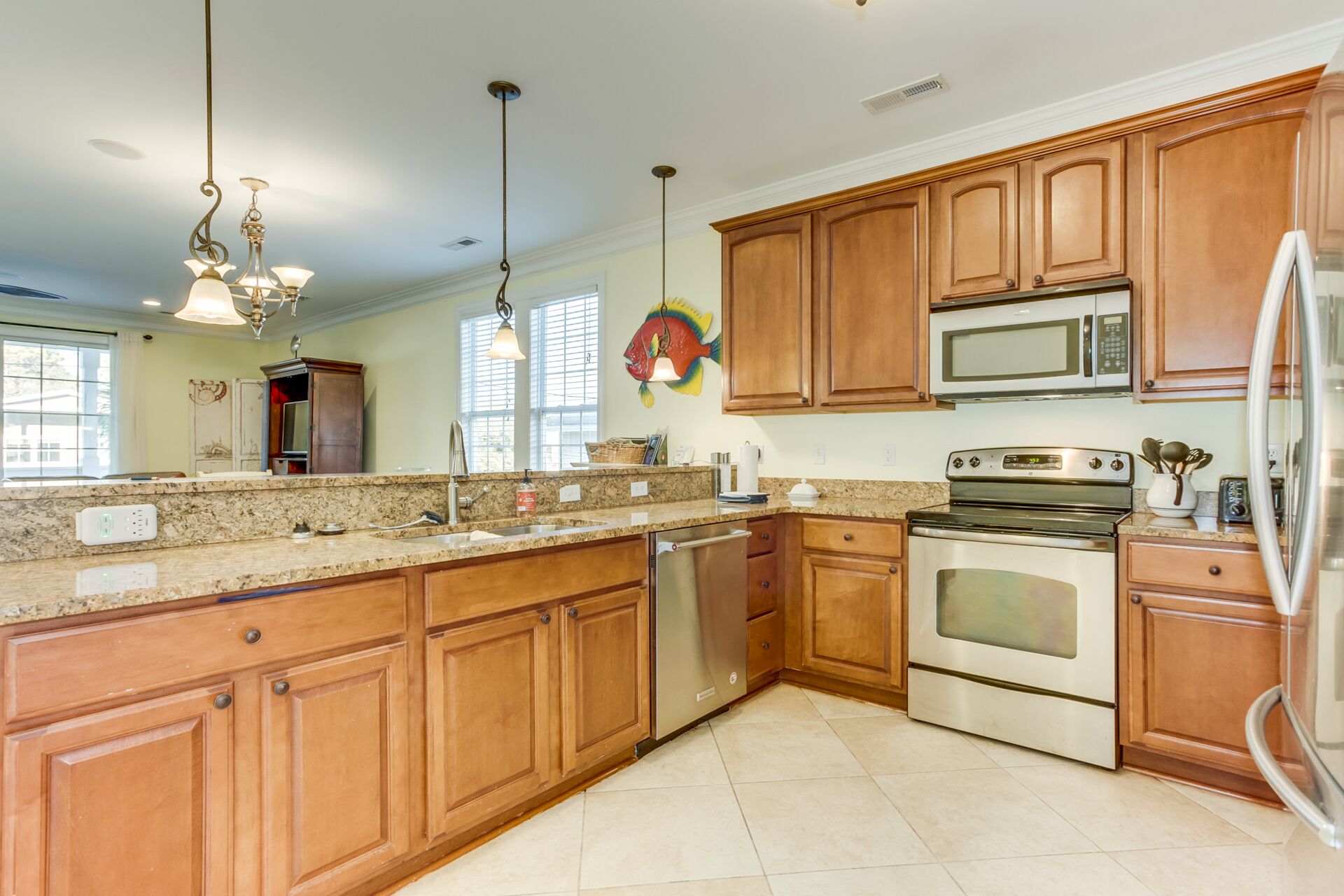 Beautiful Surfside Beach house,steps to the beach.Pool.Golf Cart.Linens Included