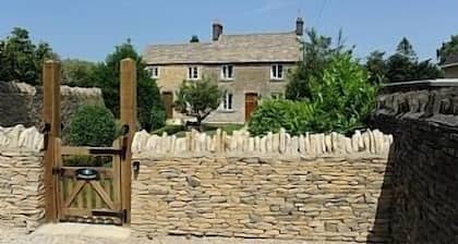 Roseleigh Cottage in the heart of Stow-on-the-Wold with parking for 2 cars.