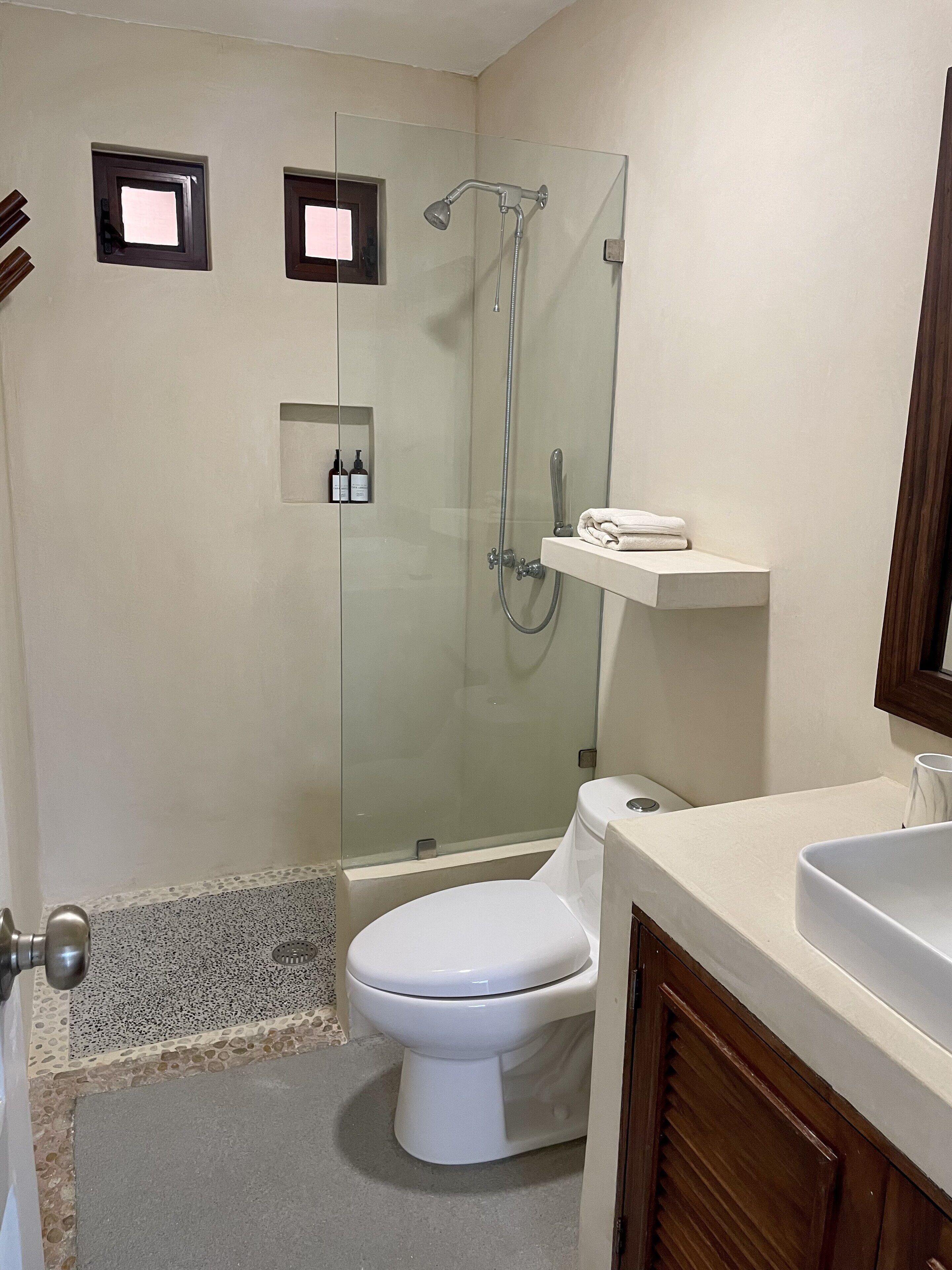 Shower, hair dryer, towels, shampoo