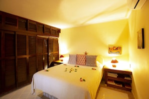4 chambres, coffres-forts dans les chambres, bureau, lit parapluie