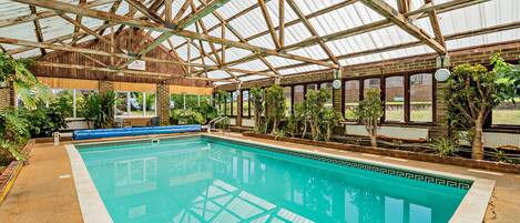 Piscina interna, piscina aquecida