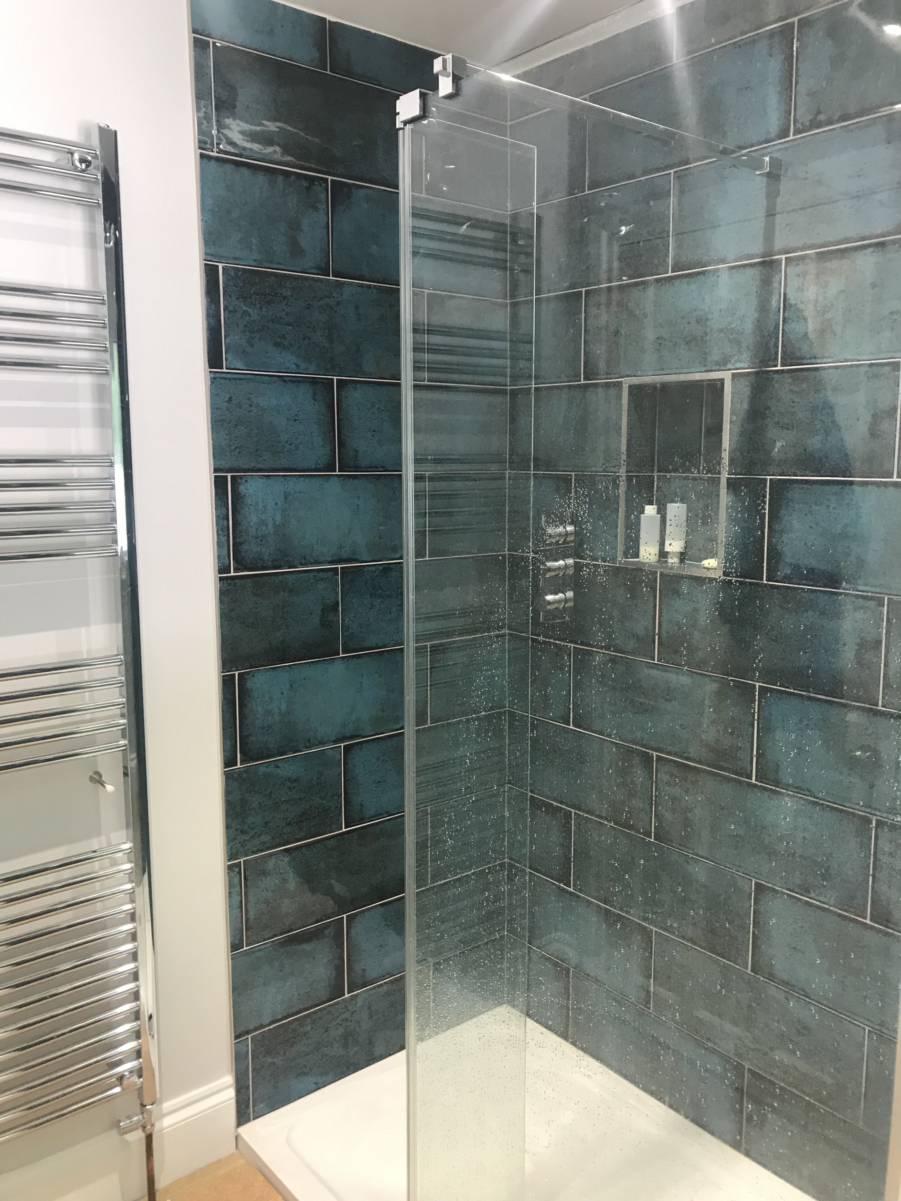 Bathtub, towels
