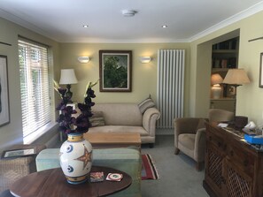 TV, DVD player, ping pong, stereo