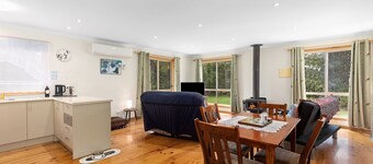 PET FRIENDLY COTTAGES - COLLIE COTTAGE- 4 STAR SELF CONTAINED COTTAGES