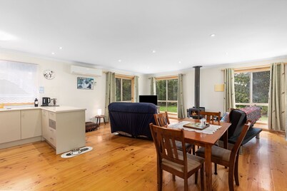 PET FRIENDLY COTTAGES - COLLIE COTTAGE- 4 STAR SELF CONTAINED COTTAGES