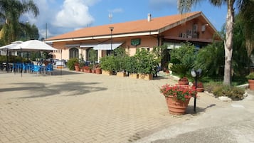 Esterni