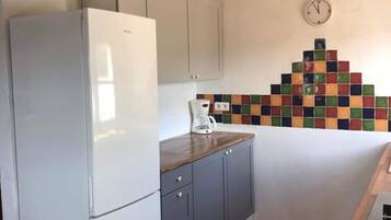 Køleskab, mikrobølgeovn, ovn, kogeplade