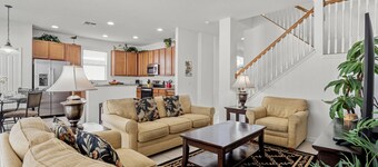 ⭐⭐Spacious 5 Bed 4 Bath Home | Private South/West Facing Pool | Mins to Disney⭐⭐