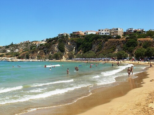 Private pool, & large garden - 100m from beach, tavernas & shops in Almyrida.