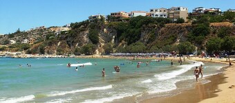 Private pool, & large garden - 100m from beach, tavernas & shops in Almyrida.