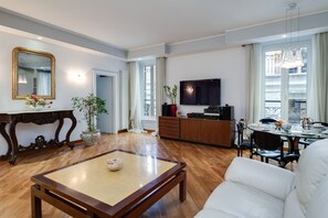 Smart TV, reproductor de DVD y libros 