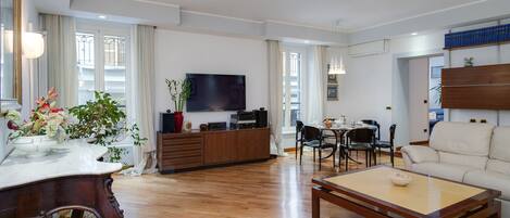 Smart-TV, DVD-Player, Bücher