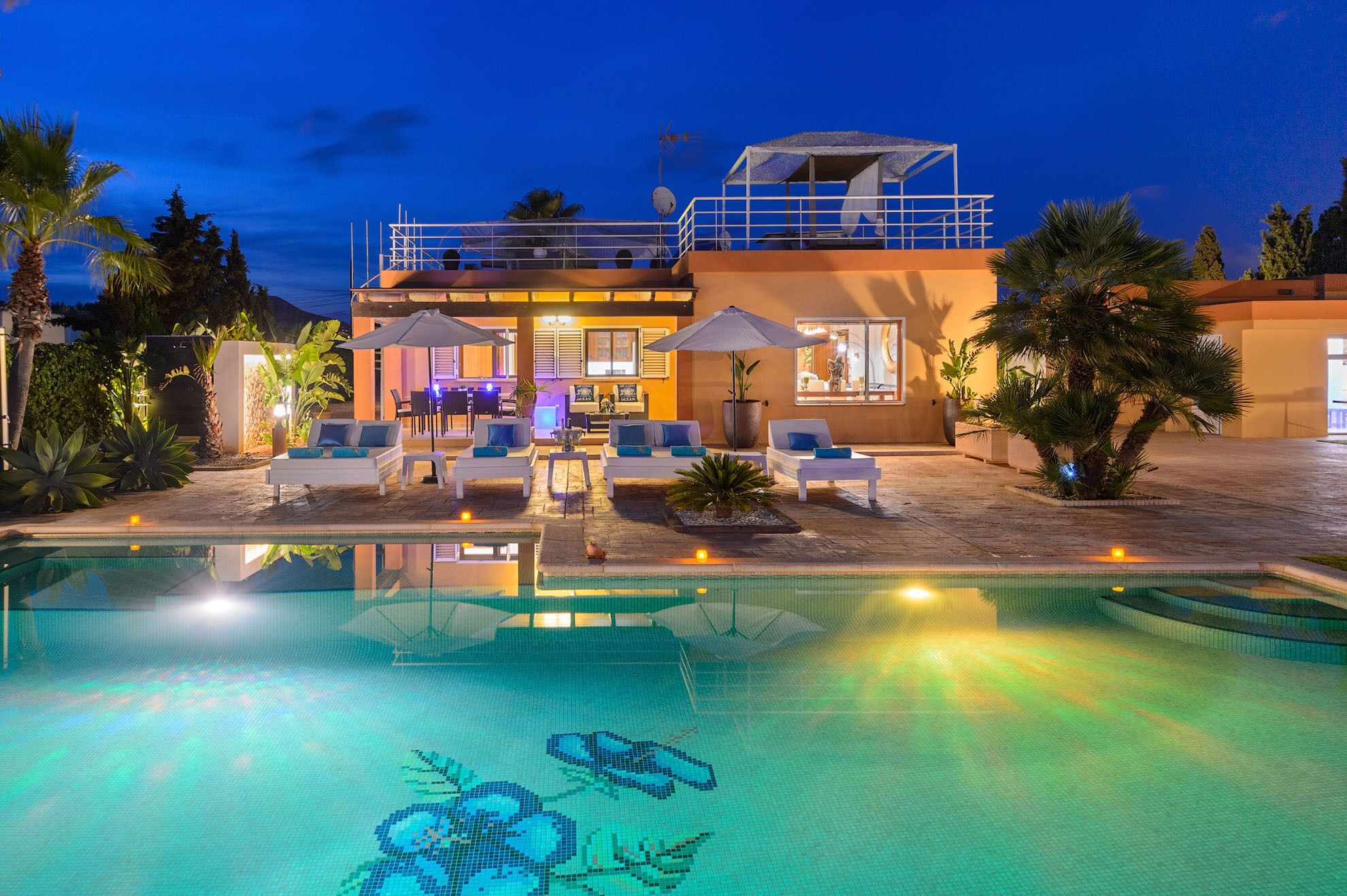 Amazing villa with private pool, sunbeds and chillout area