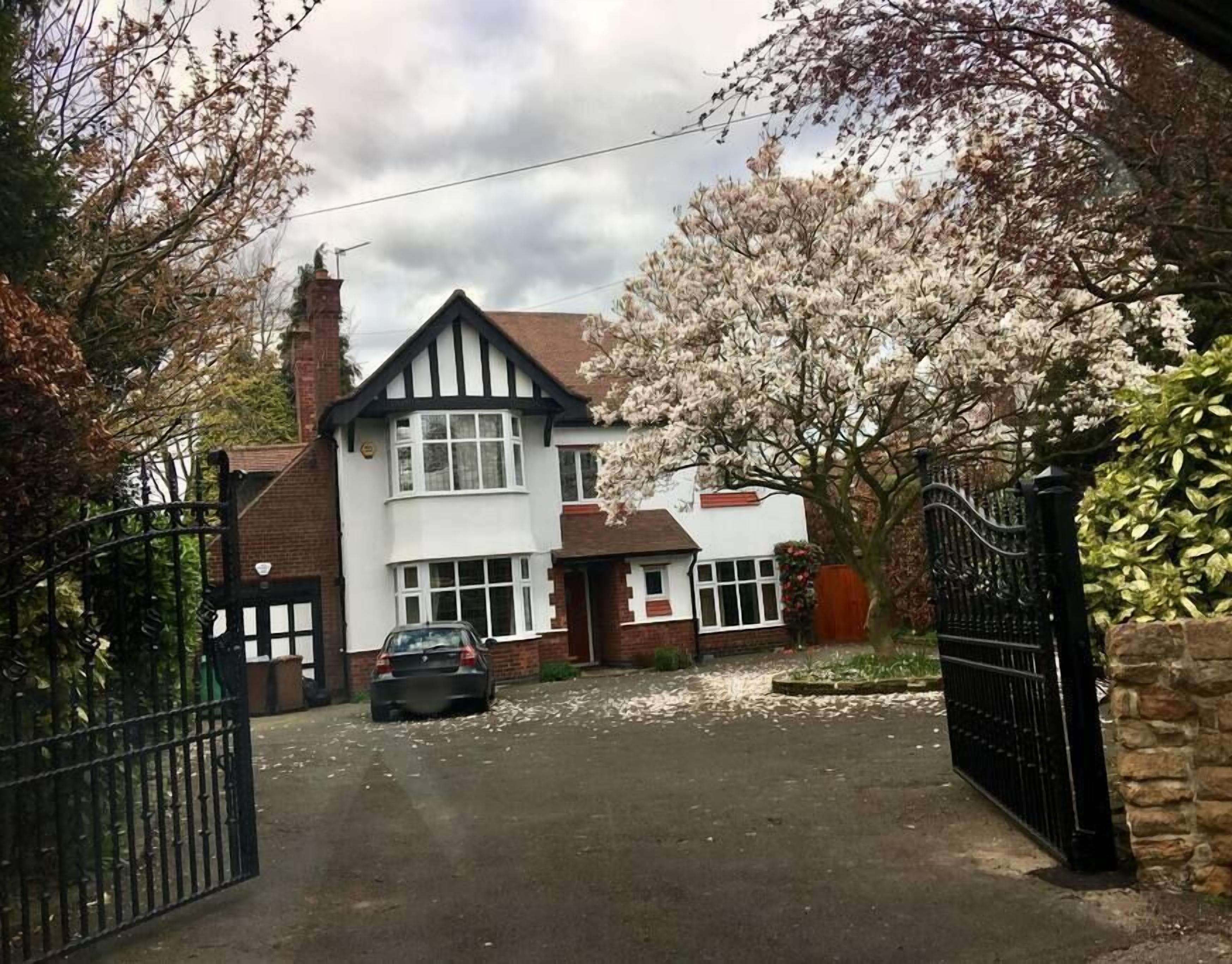 Robin Hood Lodge QMC/NU/NTU/Park/City Centre