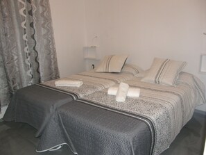 3 chambres, fer et planche à repasser, Wi-Fi, draps fournis