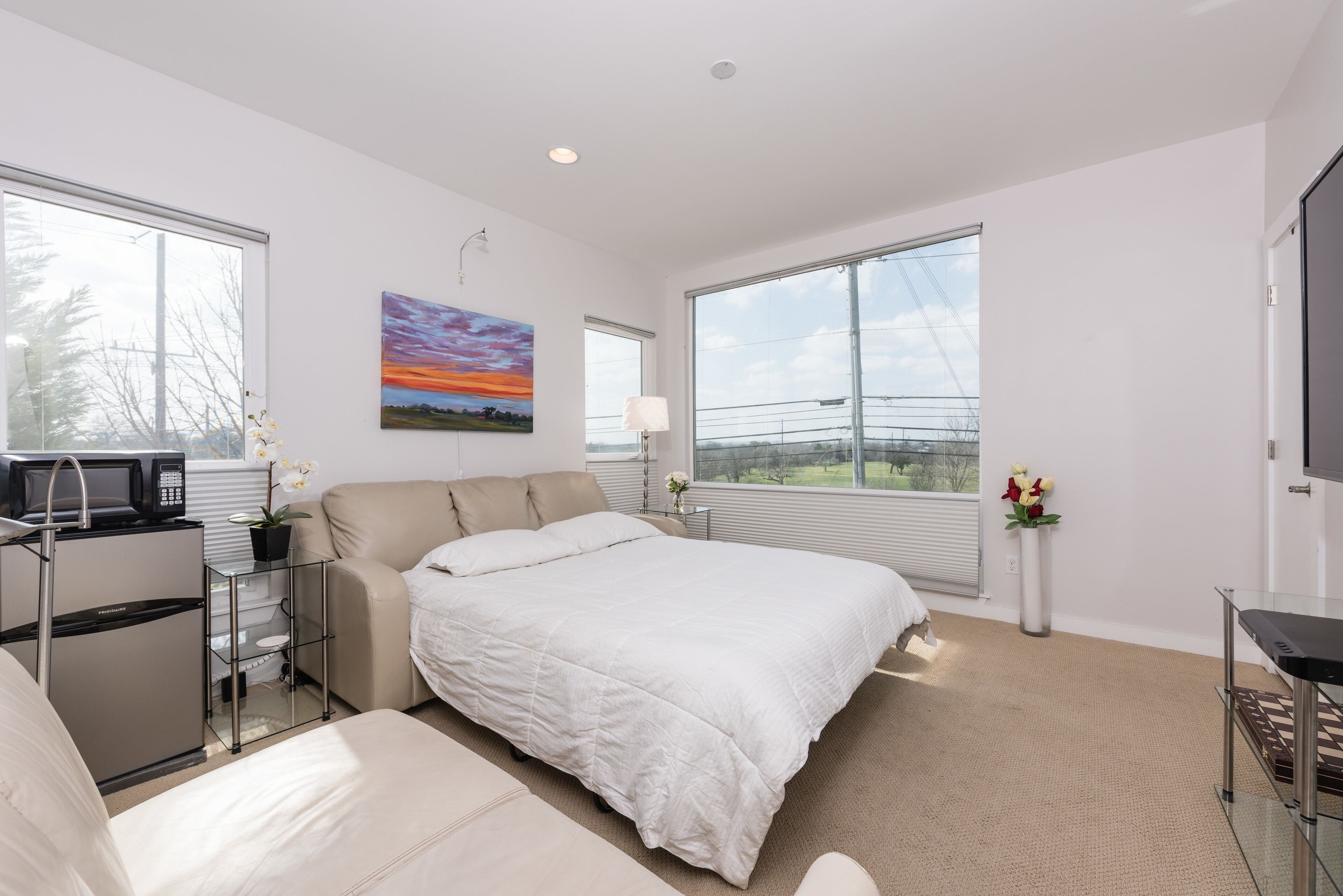 1 bed 1 bath modern flat right in Central Austin