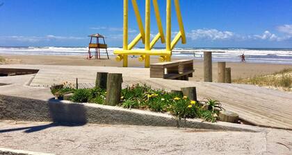 2 bedroom house 4Q-Mar Praia Bela Torres