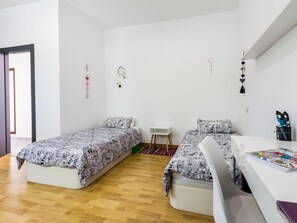 3 bedrooms, iron/ironing board, Internet, bed sheets