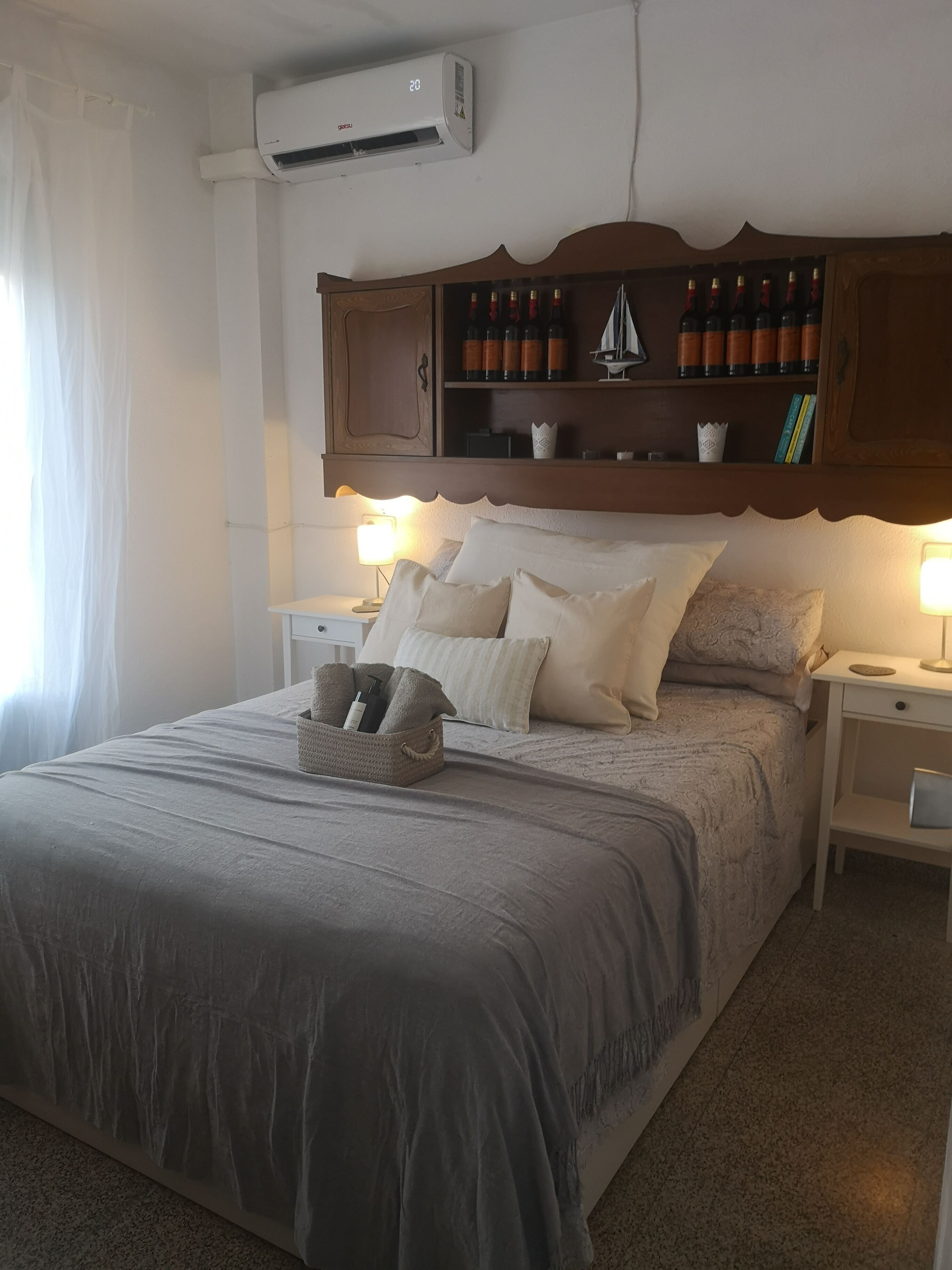 Luminoso y amplio apartamento en la ciudad de Moraira con viñedos y vistas a la montaña,