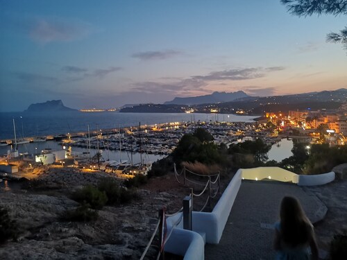 Bright, spacious apartment in Moraira town with vineyard and mountain views, 