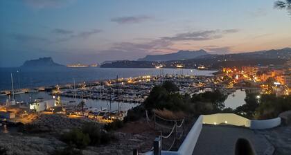Bright, spacious apartment in Moraira town with vineyard and mountain views,