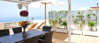 apartment with large roof terrace and panoramic sea view