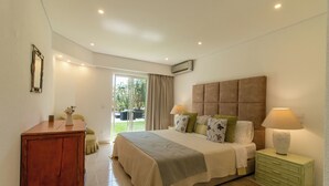 2 bedrooms, iron/ironing board, travel crib, WiFi (free) - Encosta do Lago, two suits Finest Apartment with Private Pool and garden. (Almancil)