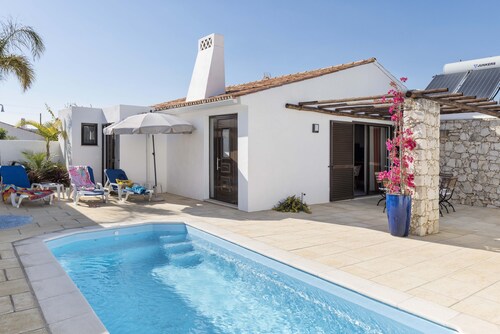 Villa Petala, 300 metres from the beach.