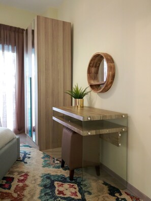 2 habitaciones, tabla de planchar con plancha y cunas gratuitas