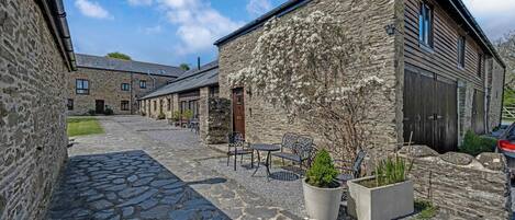 屋外ダイニングエリア