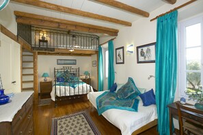 3 chambres, fer et planche à repasser, Wi-Fi, draps fournis