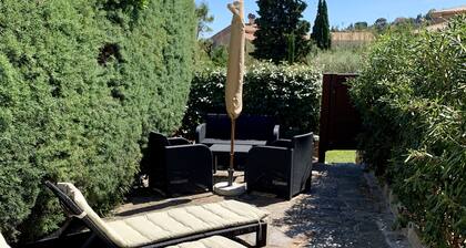 LOVELY STUDIO ST CLAIR BEACH LE LAVANDOU