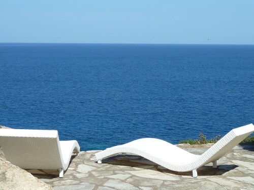 COUP DE ♥ VILLA CALVI Superb sea view and access to the sea