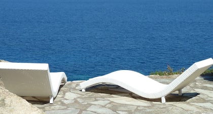 COUP DE ♥ VILLA CALVI Superb sea view and access to the sea