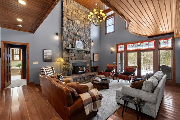 Smart TV, fireplace, DVD player, table football