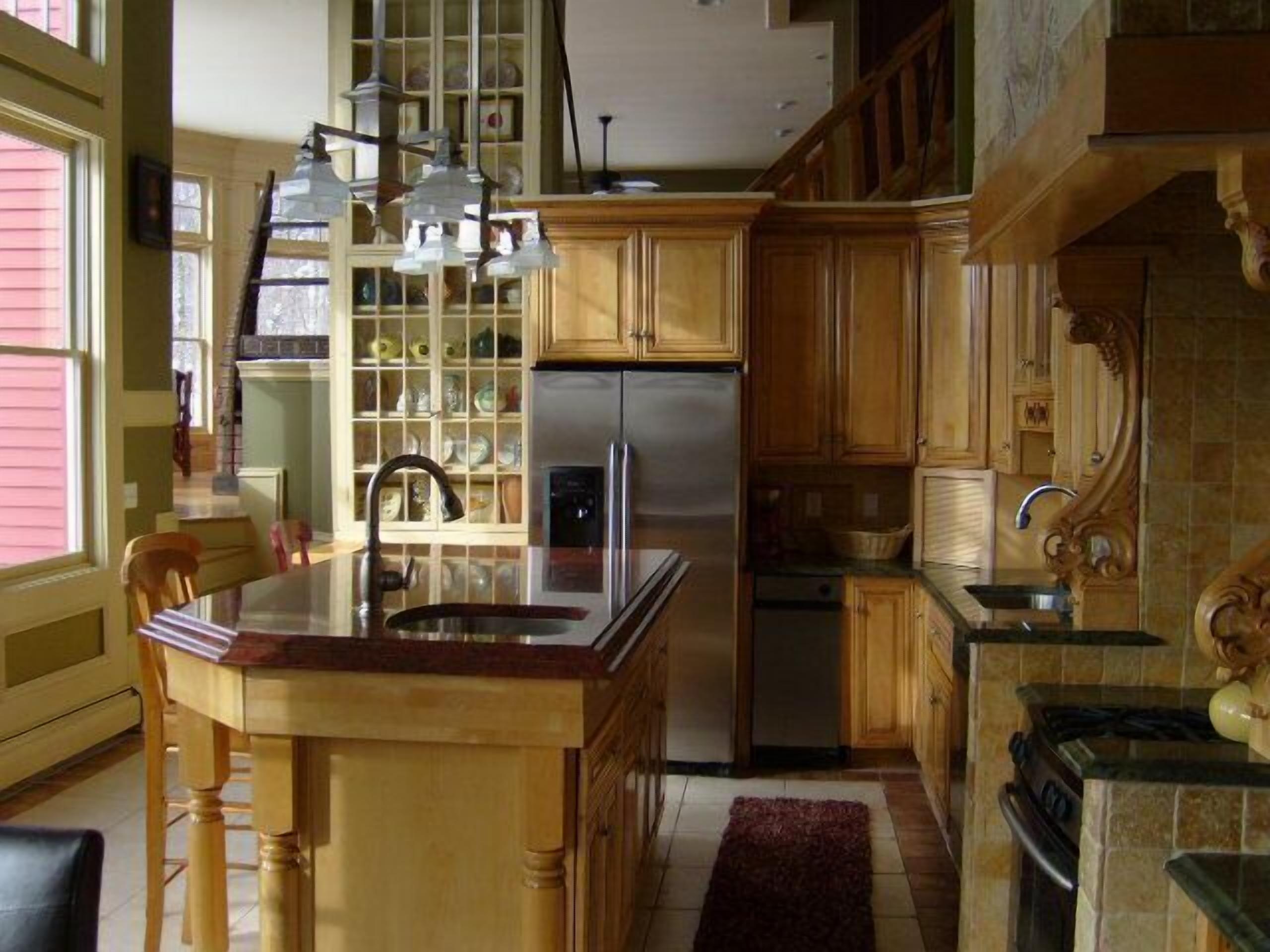 Luxurious, Dramatically Designed w/Game Room, 2 Living Rooms, Decks, West Dover