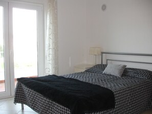 5 Schlafzimmer, Bügeleisen/Bügelbrett, Internetzugang, Bettwäsche