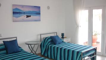 5 slaapkamers, een strijkplank/strijkijzer, internet, beddengoed