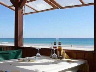 Stunning 5 bed 4 bath house with large pool within walking distance of beach.